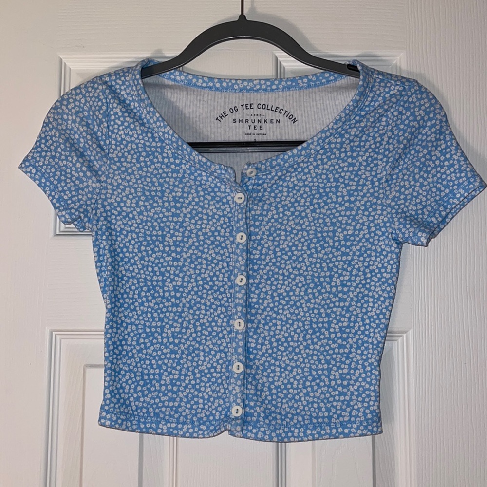 Blue & white button up top from Aeropostale. Size Small. Never worn.